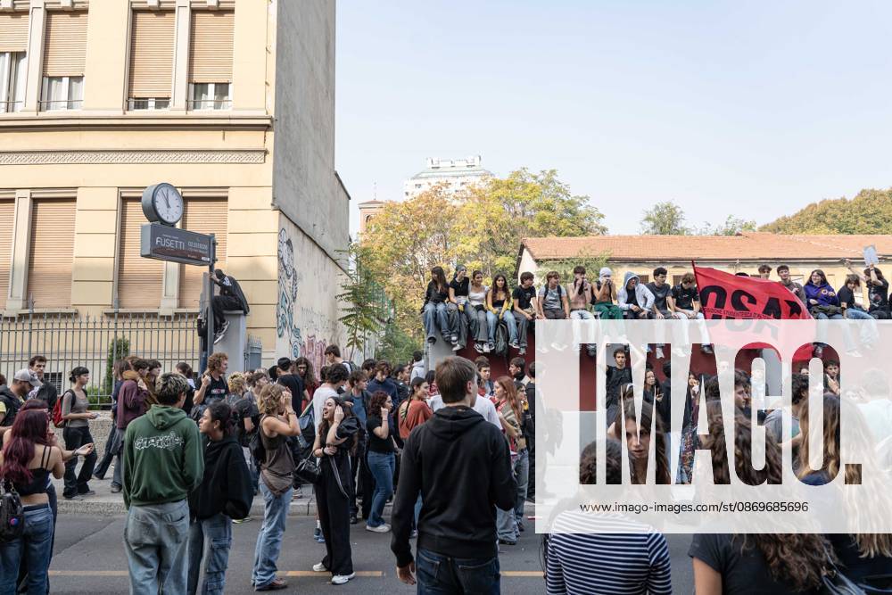 IPA89759965 - Milan, October 16, 26, Largo Cairoli, No One Is a Stranger Student Strike The march ends with the occupation of the building next to the Festa del Perdono State University campus in Sforza