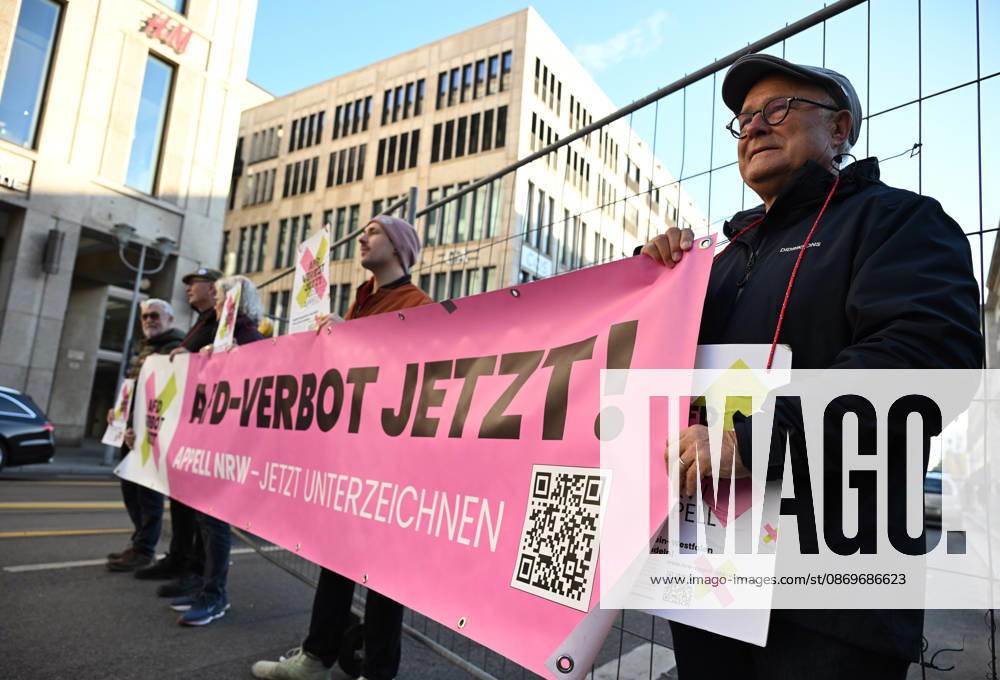 Rally calling for an AfD ban in Berlin BERLIN, GERMANY - OCTOBER 16: People take part in a rally near the Bundesrat calling for proceedings to ban the far-right Alternative for Germany (AfD) party and urge North Rhine-Westphalia Minister-President Hendrik Wüst to support their demand, as he is set to be elected President of the Bundesrat that day, in Berlin, Germany, on 16 October 2026. The rally is organized by the alliance NRW Appeal: AfD Ban Now, which reportedly collected more than 120,000 signatures in support of an AfD ban in North Rhine-Westphalia and is urging the Bundesrat to initiate proceedings before the Federal Constitutional Court to ban the party. Volodymyr Sindieiev Anadolu Berlin Germany. Editorial use only. Please get