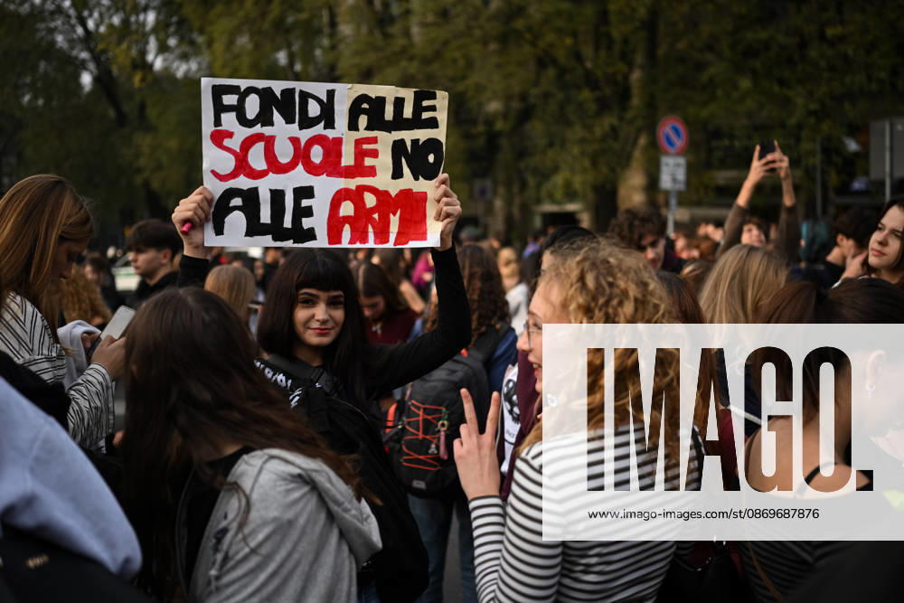 Nationwide school strike in Milan MILAN, ITALY - OCTOBER 16: Students hold placards during a nationwide school strike in Milan, Italy, on October 16, 2026. Protesters oppose the government s education policies and measures they consider discriminatory towards students of foreign origin, also highlighting demands for higher wages and an end to precarious employment in schools. Piero Cruciatti Anadolu Milan Italy. Editorial use only. Please get in touch for any other usage.