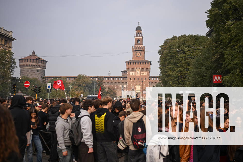 Nationwide school strike in Milan MILAN, ITALY - OCTOBER 16: Students take part in a demonstration during a nationwide school strike in Milan, Italy, on October 16, 2026. Protesters oppose the government s education policies and measures they consider discriminatory towards students of foreign origin, also highlighting demands for higher wages and an end to precarious employment in schools. Piero Cruciatti Anadolu Milan Italy. Editorial use only. Please get in touch for any other usage.