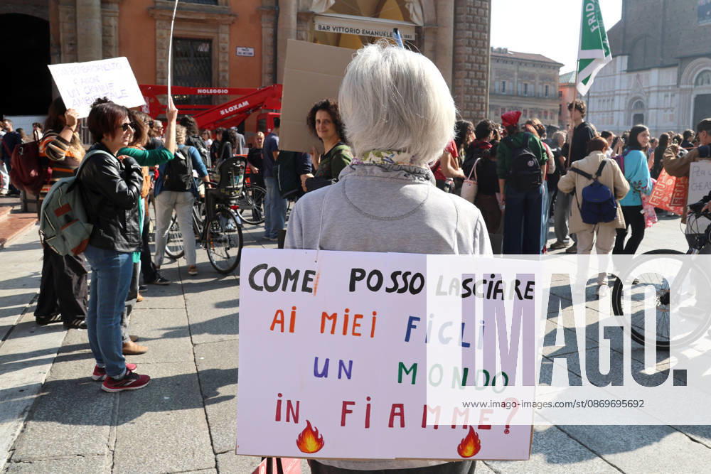IPA89762514 - Bologna, October 16, 2026. Students and environmentalists gathered to demonstrate in support of the environment and against war on International Climate Day. Pictured is the march organized by Extinction Rebellion and Legambiente.