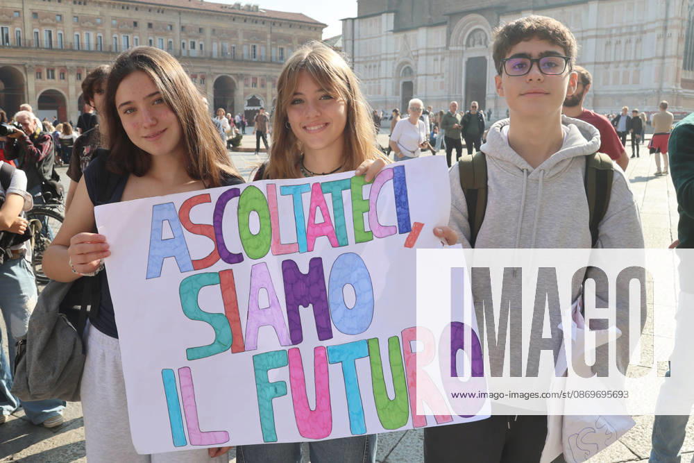 IPA89762517 - Bologna, October 16, 2026. Students and environmentalists gathered to demonstrate in support of the environment and against war on International Climate Day. Pictured is the march organized by Extinction Rebellion and Legambiente.