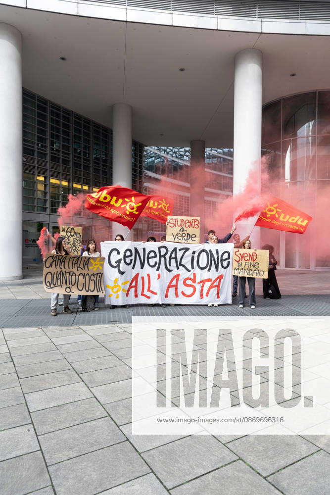 IPA89762910 - Milan, October 16, 2026, Via Melchiorre Gioia, Palazzo Lombardia. Pictured: The protest by young UDU students who had set up tents at BAM Park in Porta Nuova; the demonstration in front of the Regional Government Building with smoke bombs and signs.