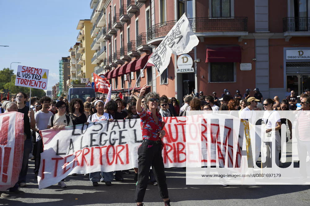 March for a climate strike in Naples NAPLES, ITALY - OCTOBER 16: People march for a climate strike to protest against governmental inaction towards global warming and climate change, part of demonstrations being held worldwide in a movement dubbed Fridays for Future inspired by the Swedish climate activist Greta Thunberg and to call for the regeneration of the Bagnoli neighbourhood, which will host the America’s Cup next year in Naples, on October 16, 2026. Eliano Imperato Anadolu Naples Italy. Editorial use only. Please get in touch for any other usage.