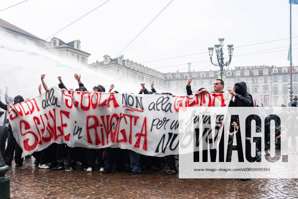 Reportage - Student strike in Turin Police turn on the water cannon against protesters in Piazza Castello during Student strike in Turin, Reportage in Turin, Italy, October 16 2026 Turin City of Turin Italy