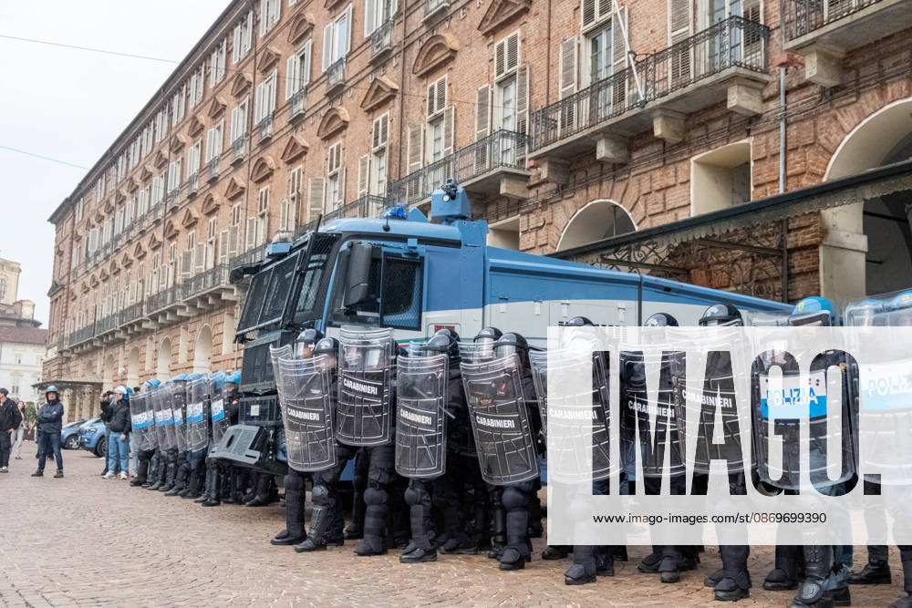 Reportage - Student strike in Turin Police in front of the Turin Prefecture in Piazza Castello during Student strike in Turin, Reportage in Turin, Italy, October 16 2026 Turin City of Turin Italy