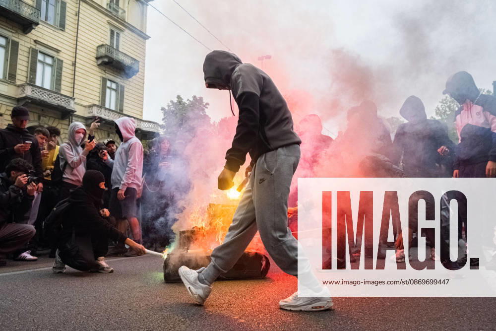 Reportage - Student strike in Turin The paper tank, a symbol of the students opposition to the war, is set on fire during Student strike in Turin, Reportage in Turin, Italy, October 16 2026 Turin City of Turin Italy