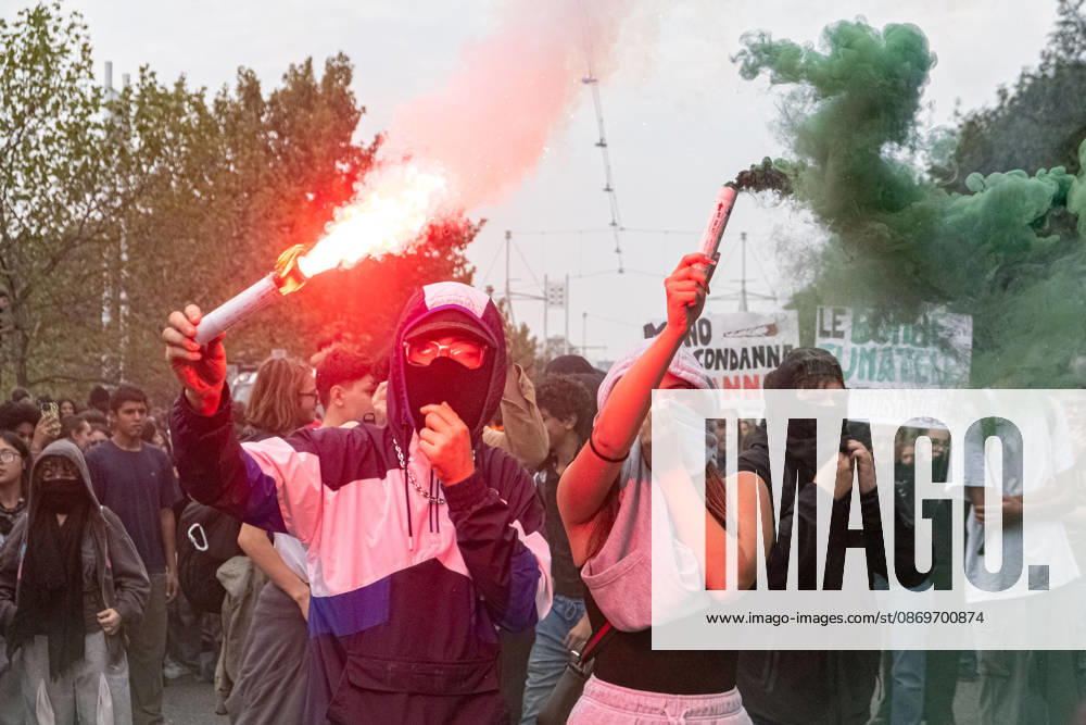 IPA89764425 - Some students with smoke bombs during a student strike in Turin; Report from Turin, Italy
