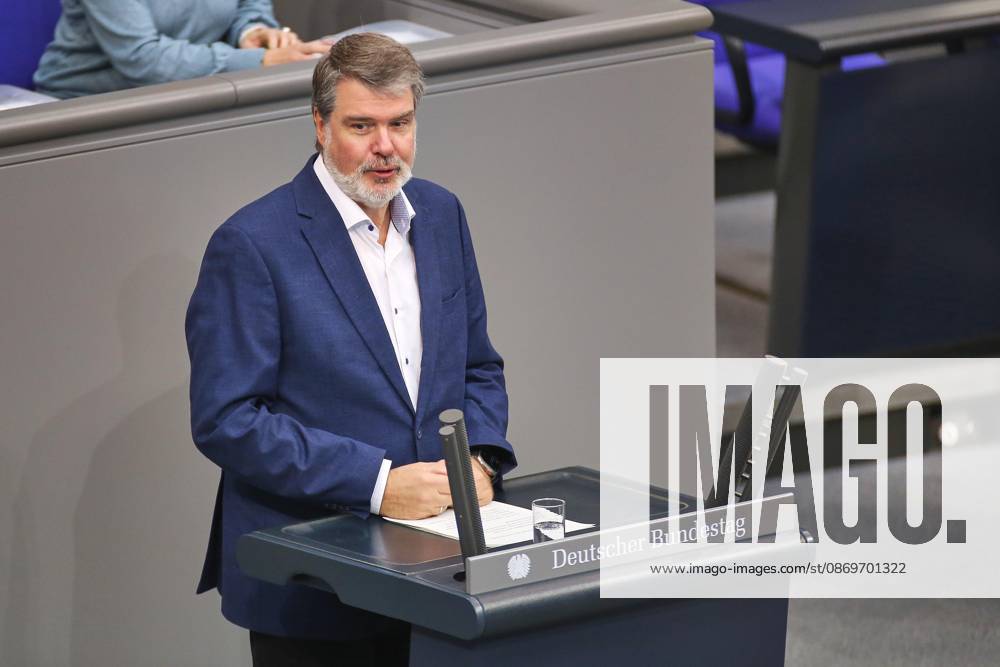 Berlin, Deutschland, 16.10.2026: Deutscher Bundestag: 103. Bundestagssitzung: Michael Thews, SPD