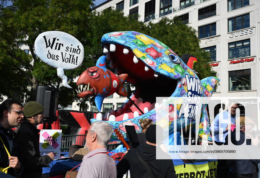 Rally calling for an AfD ban in Berlin BERLIN, GERMANY - OCTOBER 16: People take part in a rally near the Bundesrat calling for proceedings to ban the far-right Alternative for Germany (AfD) party and urge North Rhine-Westphalia Minister-President Hendrik Wüst to support their demand, as he is set to be elected President of the Bundesrat that day, in Berlin, Germany, on 16 October 2026. The rally is organized by the alliance NRW Appeal: AfD Ban Now , which reportedly collected more than 120,000 signatures in support of an AfD ban in North Rhine-Westphalia and is urging the Bundesrat to initiate proceedings before the Federal Constitutional Court to ban the party. Volodymyr Sindieiev Anadolu Berlin Germany. Editorial use only. Please get