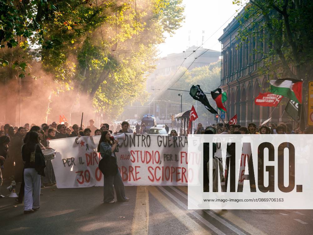 BOLOGNA, ITALY, OCTOBER 16, 2026: Students march through central Bologna demanding improved school conditions and greater investment in education rather than military spending, during a day of student demonstrations across Italy. Bologna Italy - ZUMAq101 20261016_zna_q101_214