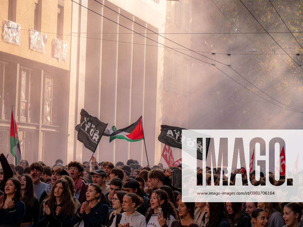 BOLOGNA, ITALY, OCTOBER 16, 2026: Students march through central Bologna demanding improved school conditions and greater investment in education rather than military spending, during a day of student demonstrations across Italy. Bologna Italy - ZUMAq101 20261016_zna_q101_215