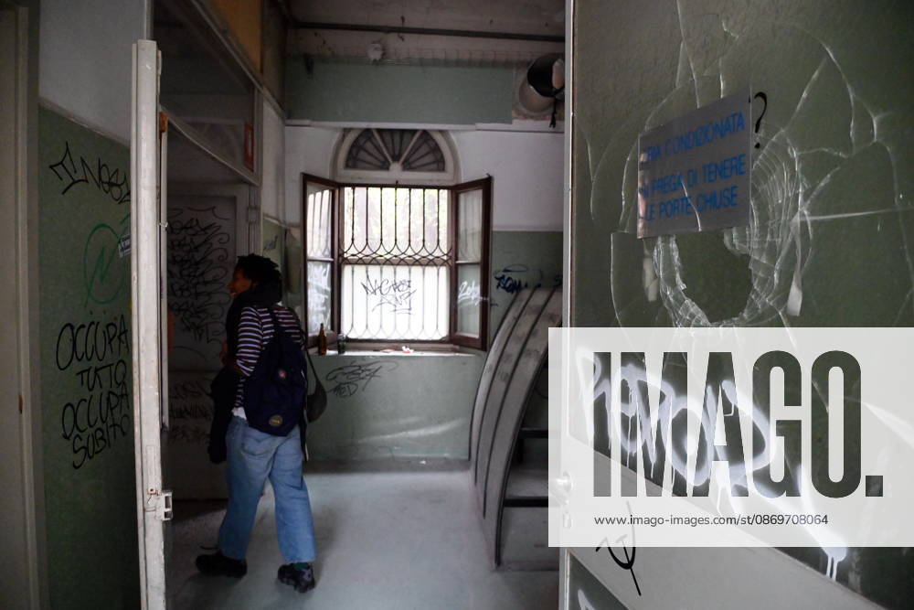 IPA89766336 - Milan, October 16, 2026: Student protest, occupation of the former morgue