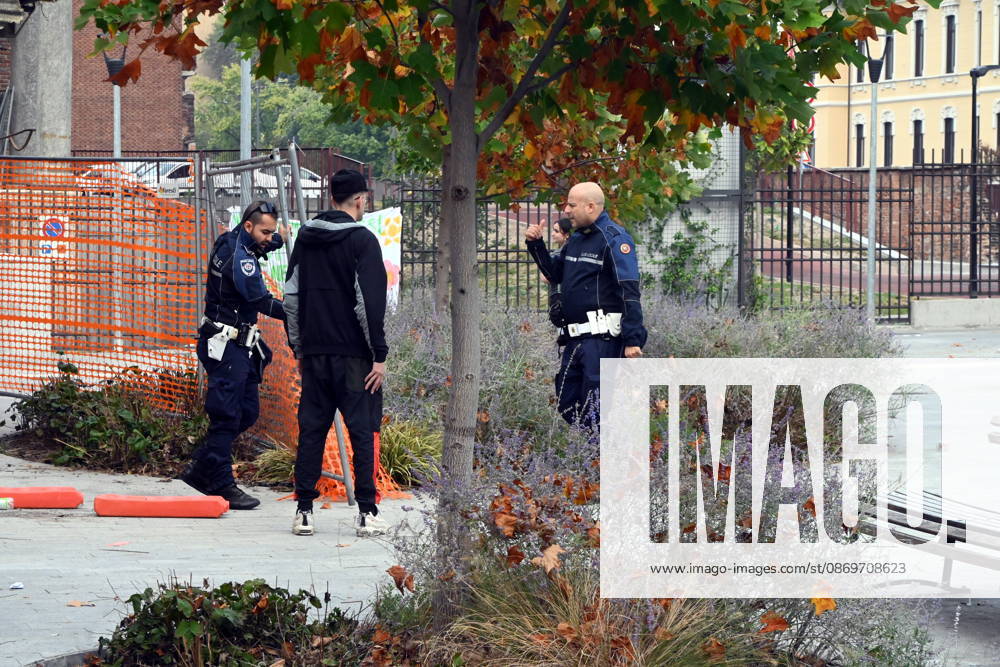 IPA89766272 - Milan, October 16, 2026: Student protest, occupation of the former morgue