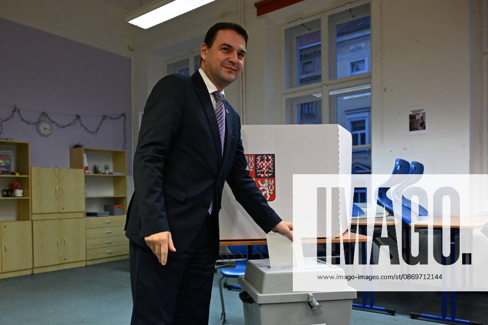 Czech Foreign Minister Petr Macinka (Motorists) casts his vote in the second round of the Senate elections in Prague, Czech Republic on October 16, 2026. (CTKxPhoto KaterinaxSulova) CTKPhotoP2026101607102 CTKPhotoP2026101607102