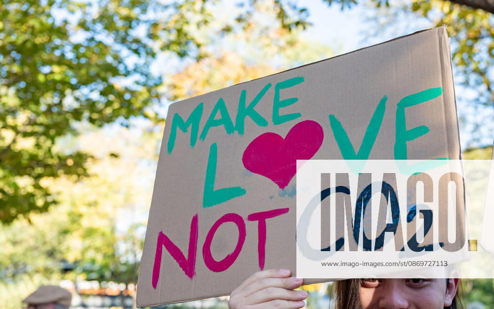 Fridays For Future Klimastreik Klimaschutz ankündigen reicht nicht - Ohne Klimaschutz ist alles nix! TeilnehmerInnen des Fridays For Future Klimastreiks unter dem Motto Klimaschutz ankündigen reicht nicht - Ohne Klimaschutz ist alles nix! in der Prater Hauptallee beim Praterstern und an der Wiener Ringstraße in Wien, Österreich. Wien Prater Hauptallee beim Praterste Wien Oesterreich