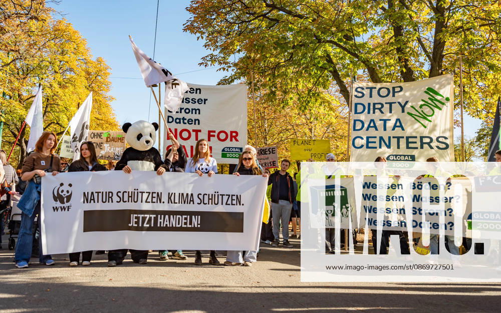 Fridays For Future Klimastreik Klimaschutz ankündigen reicht nicht - Ohne Klimaschutz ist alles nix! TeilnehmerInnen des Fridays For Future Klimastreiks unter dem Motto Klimaschutz ankündigen reicht nicht - Ohne Klimaschutz ist alles nix! in der Prater Hauptallee beim Praterstern und an der Wiener Ringstraße in Wien, Österreich. Wien Prater Hauptallee beim Praterste Wien Oesterreich