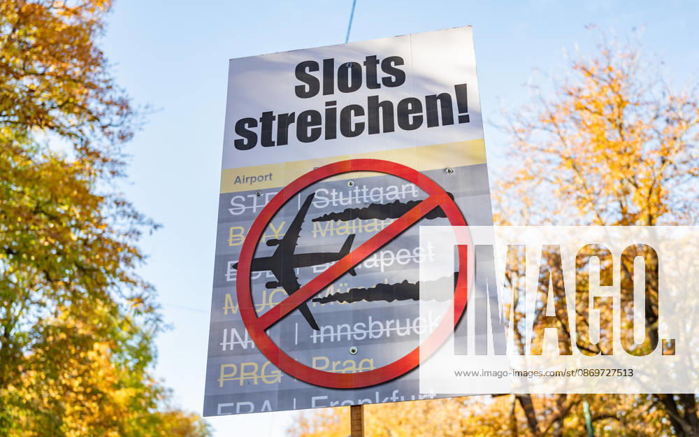 Fridays For Future Klimastreik Klimaschutz ankündigen reicht nicht - Ohne Klimaschutz ist alles nix! TeilnehmerInnen des Fridays For Future Klimastreiks unter dem Motto Klimaschutz ankündigen reicht nicht - Ohne Klimaschutz ist alles nix! in der Prater Hauptallee beim Praterstern und an der Wiener Ringstraße in Wien, Österreich. Wien Prater Hauptallee beim Praterste Wien Oesterreich