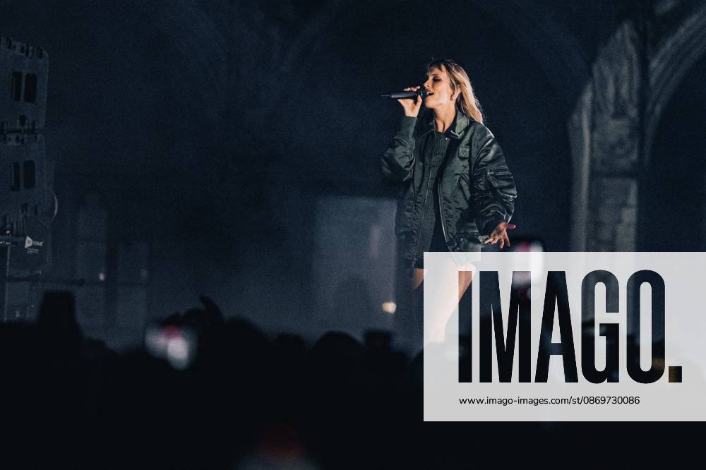 Belgian singer Angele pictured during the Angele Instinct Release Party , a surprise party organized by the Brussels singer to celebrate the release of her album Instinct at the Grote Markt Grand Place, in Brussels, Friday 16 October 2026. EMILExWINDAL 190025680