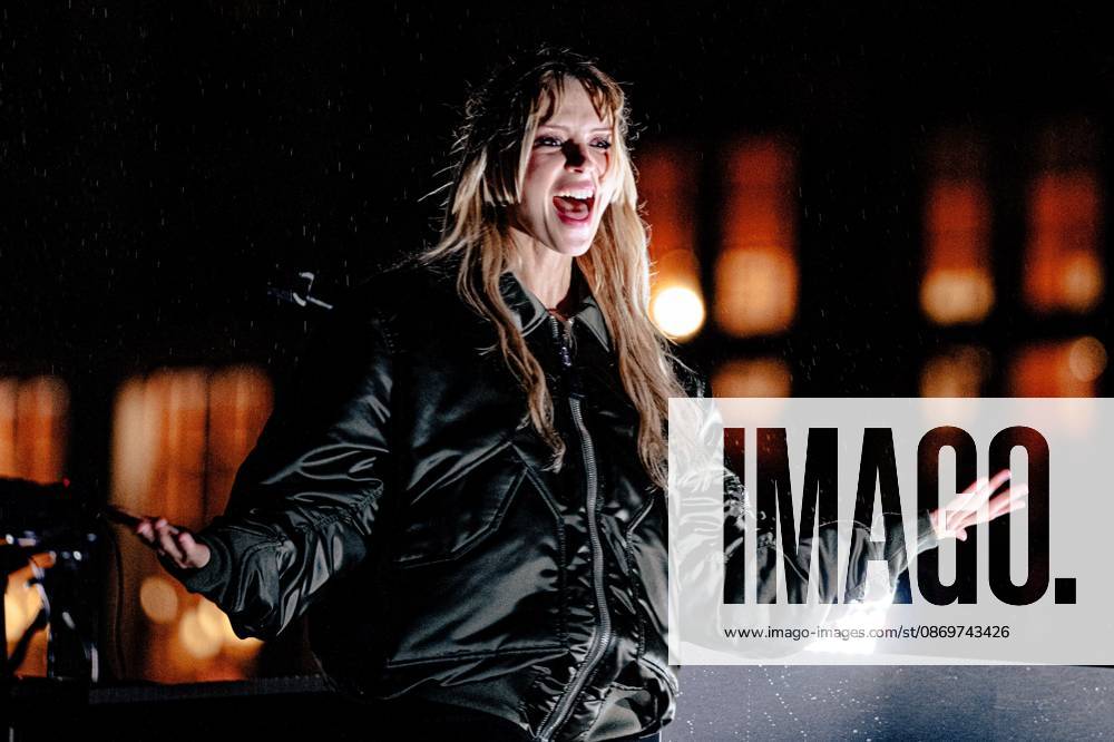 Belgian singer Angele pictured during the Angele Instinct Release Party , a surprise party organized by the Brussels singer to celebrate the release of her album Instinct at the Grote Markt Grand Place, in Brussels, Friday 16 October 2026. EMILExWINDAL 190036332