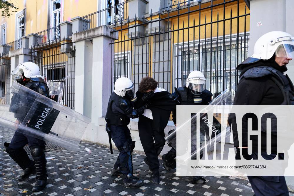 TIRANA, ALBANIA, OCTOBER 16, 2026: Student-led anti-government demonstrations continue for a fourth consecutive day in Tirana, demanding improved education conditions and the resignation of Prime Minister Edi Rama. Protesters clash with riot police as officers deploy tear gas to disperse crowds. The demonstrations follow several days of unrest that have damaged public buildings and businesses. Tirana Albania - ZUMAq101 20261016_zna_q101_468