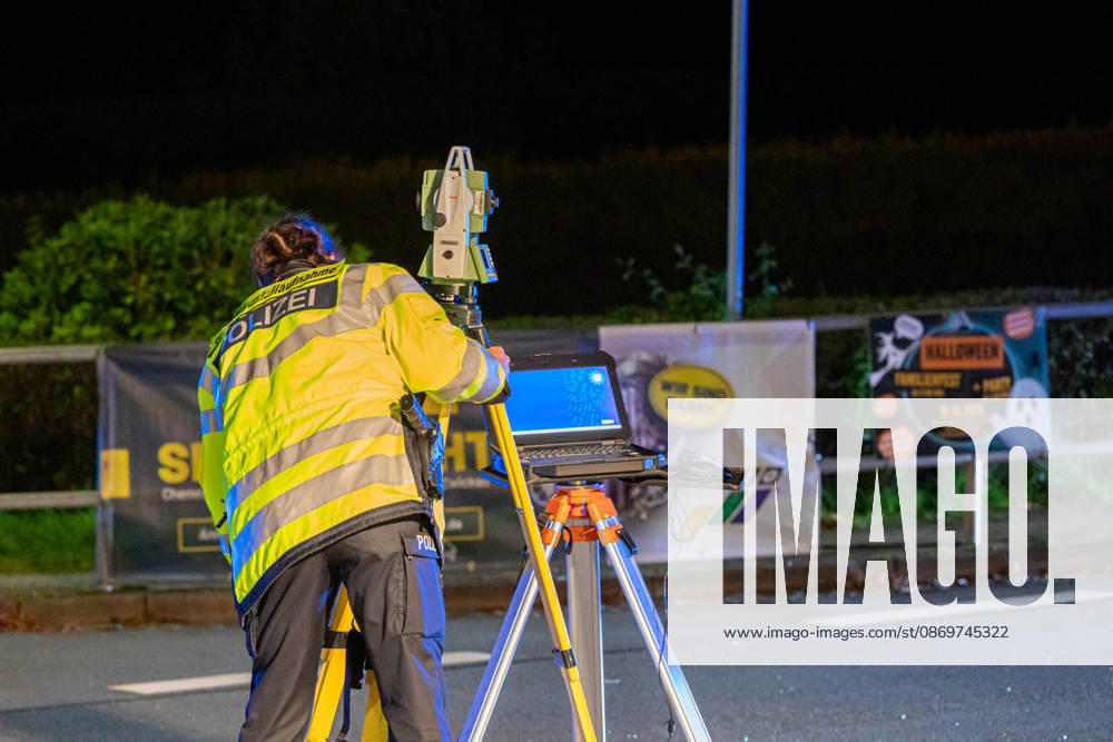 Mopedunfall News ID: EN 2026-10-17 Tödlicher Verkehrsunfall mit Kradfahrer PKW Seat und Moped kollidierten auf Kreuzung Neuwürschnitz. Am späten Freitagabend hat sich an einer Kreuzung ein schwerer Verkehrsunfall ereignet. Gegen 22:45 Uhr war eine Gruppe Jugendlicher mit ihren Mopeds auf der Hartensteiner Straße unterwegs. Aus noch ungeklärter Ursache kollidierten auf der Kreuzung Hartensteiner Straße und Oberwürschnitzer Straße ein Moped und ein PKW. Mit voller Wucht kollidierte das Moped eines Jugendlichen mit der Beifahrerseite eines Seat, welcher in Richtung Oelsnitz unterwegs war. Auf dem Heimweg fahrende Feuerwehrkameraden, welche zu einem Seminar in Oelsnitz waren, leisteten umgehend Erste Hilfe. Für den jungen