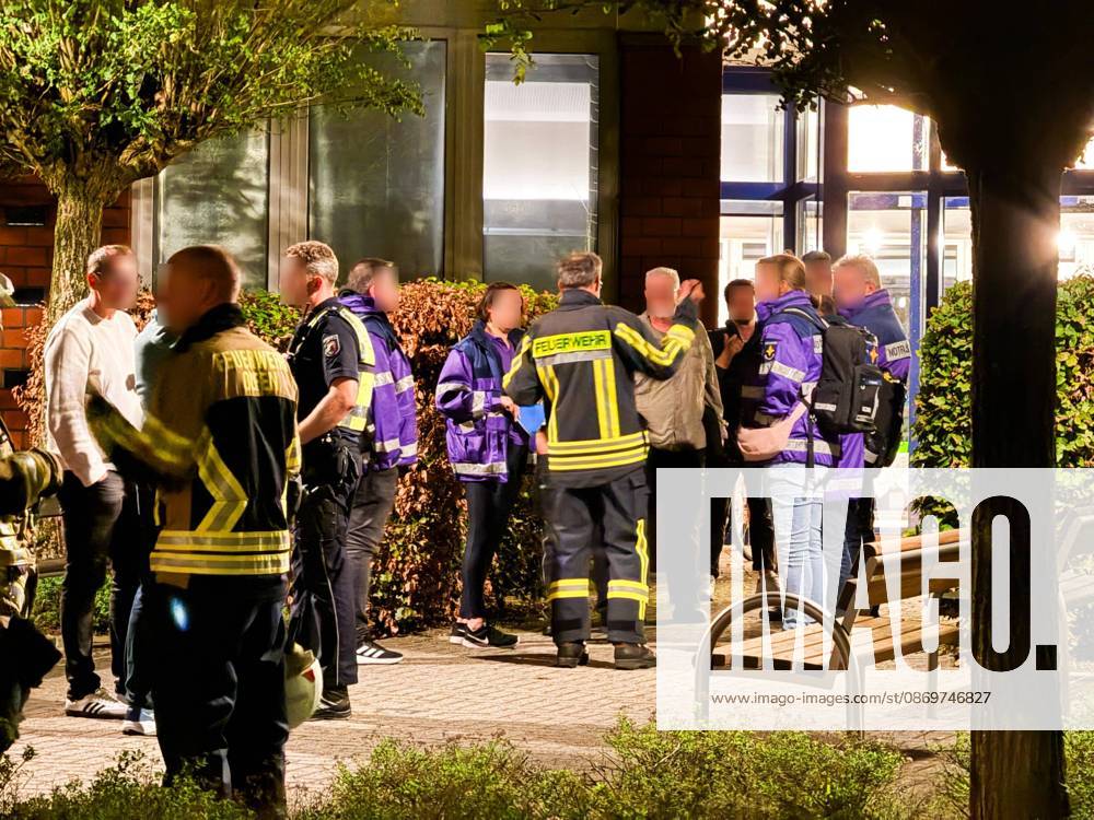 Olfen: Eine Frau tot, zwei weitere schwer verletzt – Tatverdächtiger in Gewahrsam 7aIMG: 0577221 2 Retthungshubschrauber, Feuerwehr Olfen, 3 RTW, Notfallseelsorge und Polizei - Mehrere Verletzte vermutlich eine Tote Person in Altenheim - St. Vitus Stift OlfenNordrhein-Westfalen, Olfen, Deutschland