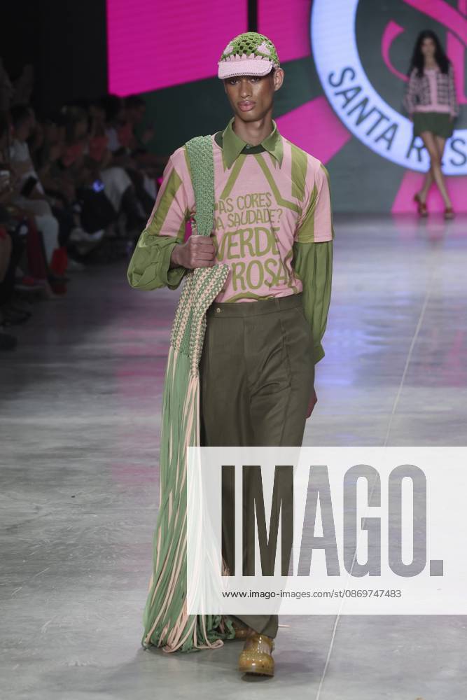 Santa Resistencia presents its collection at SPFW N61. Sao Paulo (SP), 10 16 2026 Fashion SPFW n61 The Santa Resistencia brand presents its collection during Sao Paulo Fashion Week n61, in Sao Paulo, this Friday (16).(Foto: Leco Viana Thenews2 imago images) Santa Resistencia presents its collection at SPFW N61.