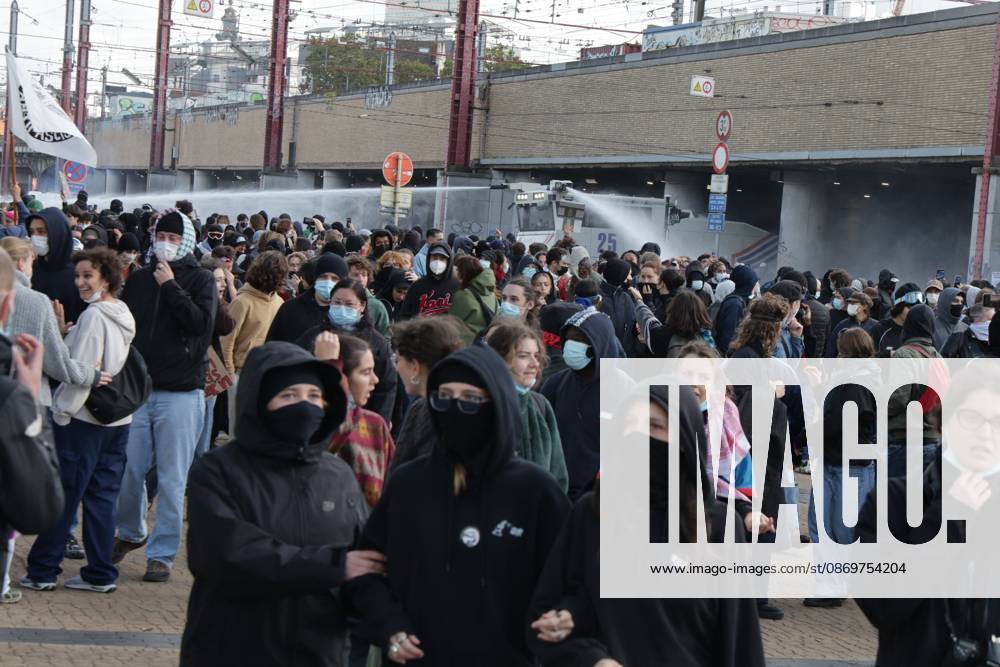 This image shows youths gather for a protest action at the Central Station in Brussels on Saturday 17 October 2026. NICOLASxMAETERLINCK 190066570