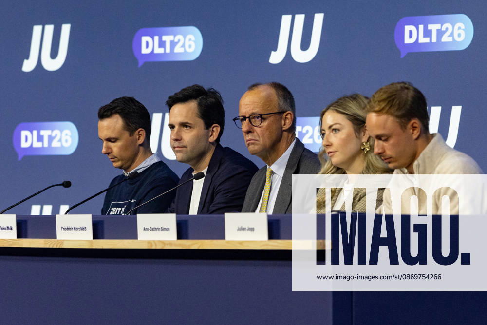 Deutschlandtag der Jungen Union in Bonn: Rede des Bundeskanzlers - 17.10.26 Diskussion mit Bundeskanzler Friedrich MERZ (CDU), zugleich CDU-Vorsitzender beim Deutschlandtag der Jungen Union in Bonn. Er spricht und diskutiert mit den Delegierten. Die dreitägige Tagung der Nachwuchsorganisation von CDU und CSU findet vom 16. bis 18. Oktober 2026 im World Conference Center Bonn statt. Bonn World Conference Center Bonn Nordrhein-Westfalen Deutschland
