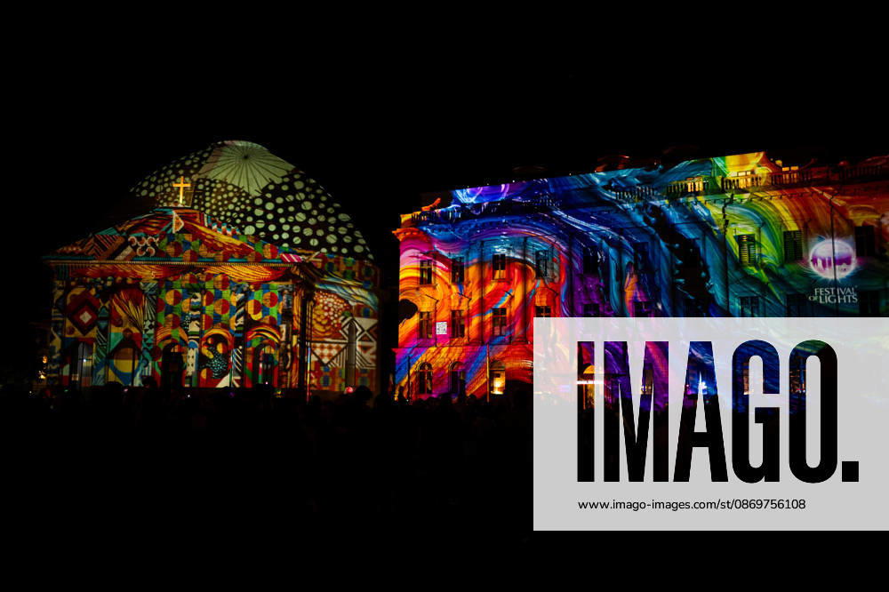 Berlin, Eindrücke vom Festival of Lights Die illuminierte St.-Hedwigs-Kathedrale und das Hotel de Rom im Rahmen des jährlich stattfindenden Festival of Lights an dem verschieden Gebäude bunt angestrahlt werden am 16.10.2026 in Berlin. Berlin Berlin Deutschland