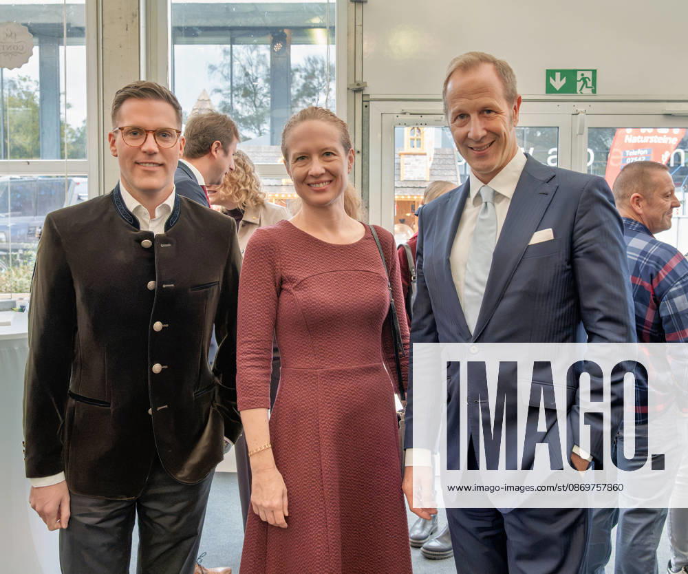 Ravensburg Bürgerempfang auf der Oberschwabenschau mi Manuel Hagel (CDU), stellvertretender Ministerpräsident und OB Daniel Rapp Manuel Hagel, Elisabeth Rapp und Oberbürgermeister Dr. Daniel Rapp beim Bürgerempfang auf der Oberschwabenschau 2026 Bürgerempfang der Stadt Ravensburg auf der Oberschwabenschau 2026. Ravensburg, Baden-Württemberg, Deutschland, 17.10.2026. Oberbürgermeister Dr. Daniel Rapp und Manuel Hagel (CDU), stellvertretender Ministerpräsident sowie Minister des Inneren, für Digitalisierung und Europa des Landes Baden-Württemberg, beim Bürgerempfang. For editorial use only.