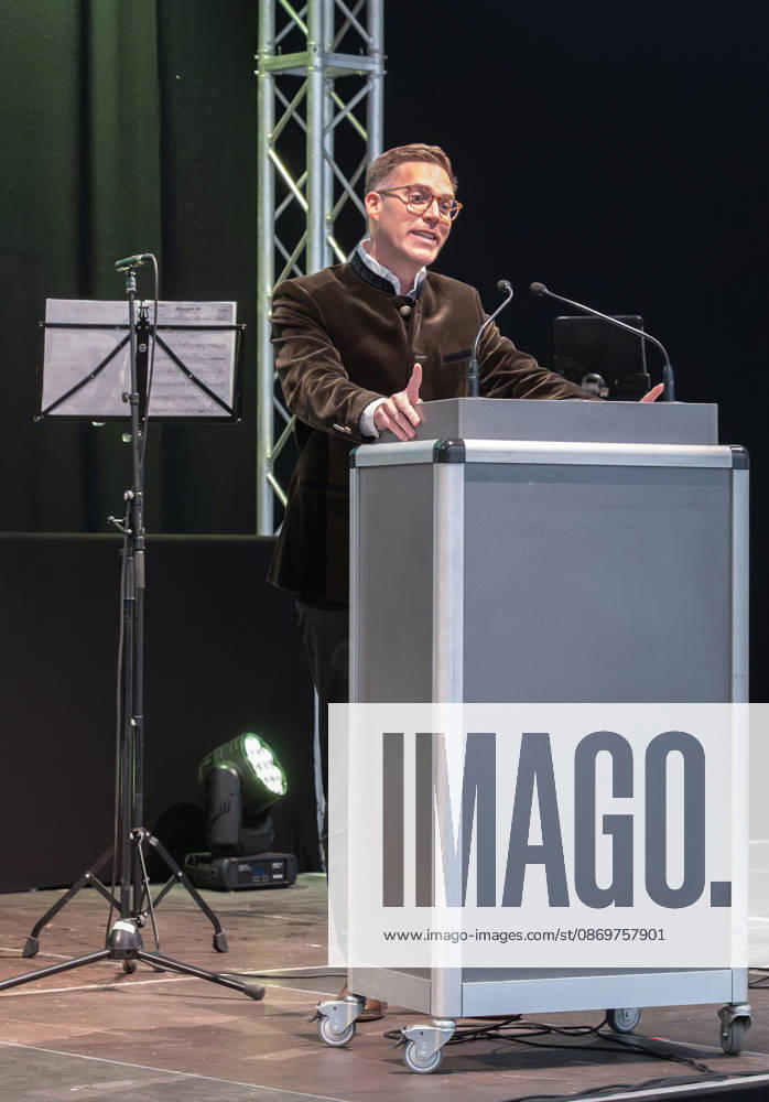 Ravensburg Bürgerempfang auf der Oberschwabenschau mi Manuel Hagel (CDU), stellvertretender Ministerpräsident und OB Daniel Rapp Manuel Hagel bei seiner Rede auf der Oberschwabenschau 2026 Bürgerempfang der Stadt Ravensburg auf der Oberschwabenschau 2026. Ravensburg, Baden-Württemberg, Deutschland, 17.10.2026. Oberbürgermeister Dr. Daniel Rapp und Manuel Hagel (CDU), stellvertretender Ministerpräsident sowie Minister des Inneren, für Digitalisierung und Europa des Landes Baden-Württemberg, beim Bürgerempfang. For editorial use only.