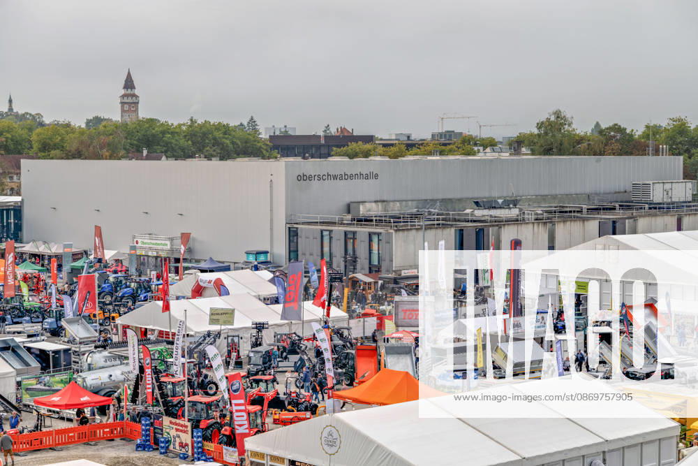 Ravensburg Bürgerempfang auf der Oberschwabenschau mi Manuel Hagel (CDU), stellvertretender Ministerpräsident und OB Daniel Rapp Blick über das Gelände der Oberschwabenschau 2026 mit der Oberschwabenhalle Bürgerempfang der Stadt Ravensburg auf der Oberschwabenschau 2026. Ravensburg, Baden-Württemberg, Deutschland, 17.10.2026. Oberbürgermeister Dr. Daniel Rapp und Manuel Hagel (CDU), stellvertretender Ministerpräsident sowie Minister des Inneren, für Digitalisierung und Europa des Landes Baden-Württemberg, beim Bürgerempfang. For editorial use only.