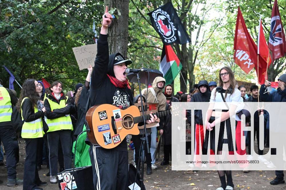 Demonstration «Solidarität mit den Schüler:innen in Frankreich» im Kleistpark, fotografiert am 17.10.2026 in Berlin. Berlin Berlin Berlin