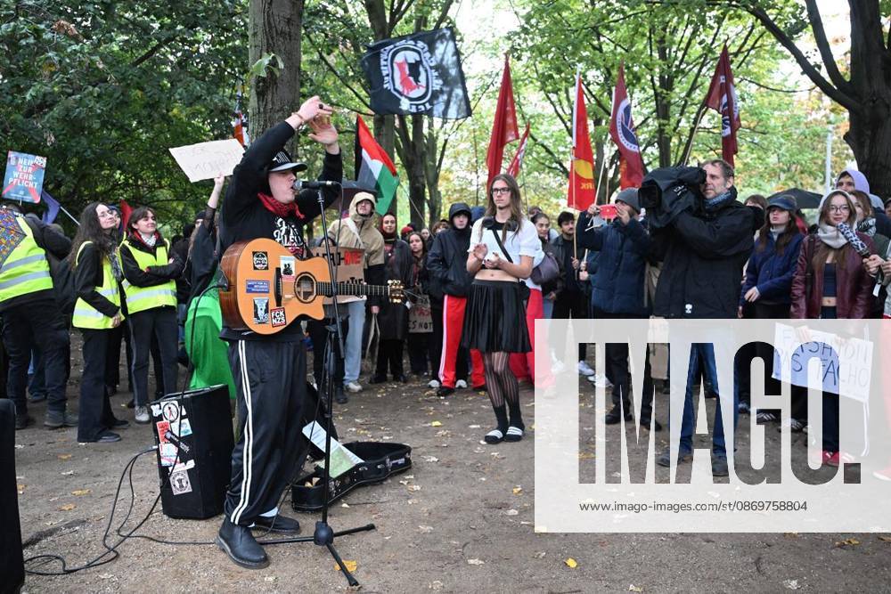 Demonstration «Solidarität mit den Schüler:innen in Frankreich» im Kleistpark, fotografiert am 17.10.2026 in Berlin. Berlin Berlin Berlin