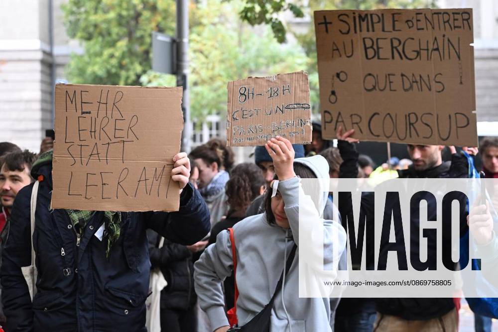 Demonstration «Solidarität mit den Schüler:innen in Frankreich» im Kleistpark, fotografiert am 17.10.2026 in Berlin. Berlin Berlin Berlin