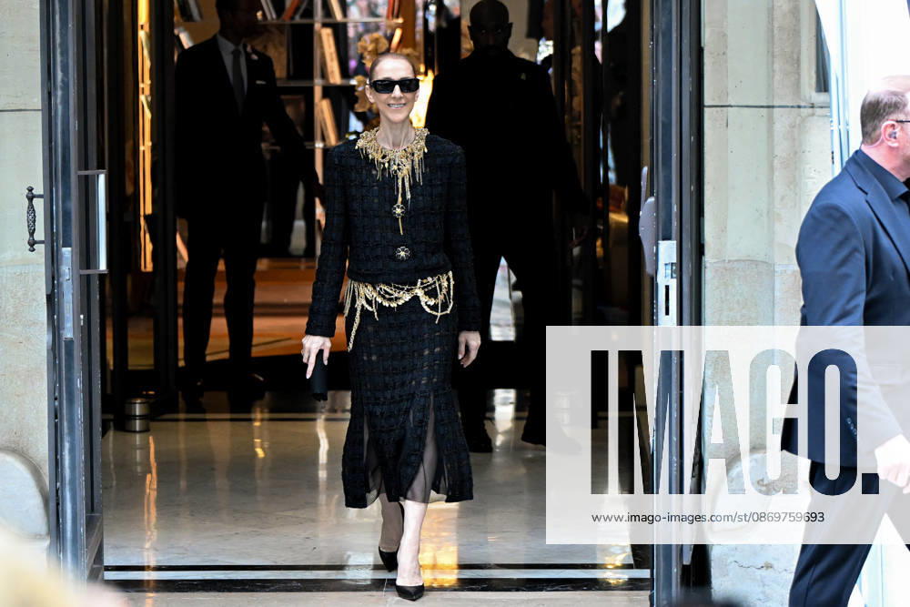 Céline Dion spends time with her fans outside her hotel in Paris. Céline Dion spends time with fans before heading to the venue, the Royal Monceau Hotel in Paris, France 460538 2026 10 17 Paris France Dion, Céline