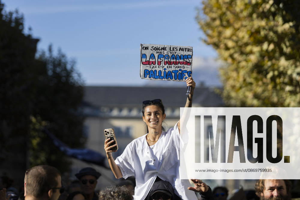 High Cost of Living Protest - Gap A demonstrator raises a sign reading On soigne les nôtres, on prend soin des Palestiniens ( We care for our own; we care for Palestinians ) during the march in Gap, France, on October 17, 2026. Photo by Thibaut Durand ABACAPRESS.COM Gap Provence-Alpes-Cote d Azur France