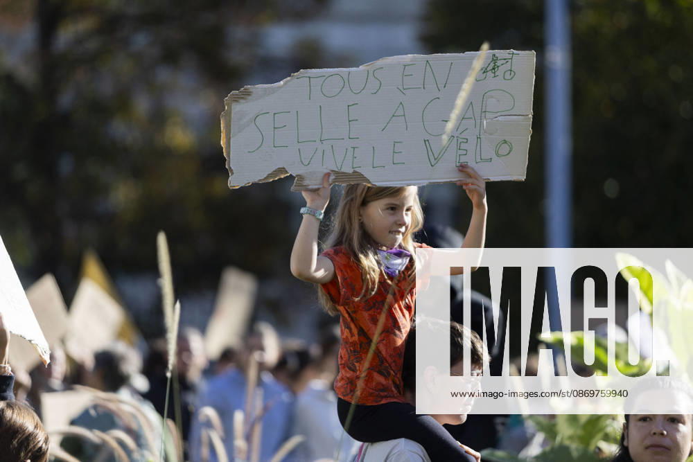 High Cost of Living Protest - Gap A young demonstrator raises a handwritten sign above the crowd during the march in Gap, France, on October 17, 2026. The wording is partly obscured and cannot be transcribed in full. Photo by Thibaut Durand ABACAPRESS.COM Gap Provence-Alpes-Cote d Azur France