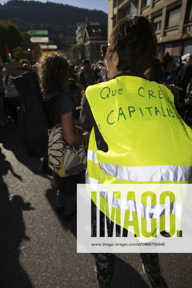 High Cost of Living Protest - Gap A demonstrator wearing a yellow vest walks with the crowd in Gap, France, on October 17, 2026. The vest bears the handwritten slogan Que crève le capitalisme ( Death to capitalism ). Photo by Thibaut Durand ABACAPRESS.COM Gap Provence-Alpes-Cote d Azur France