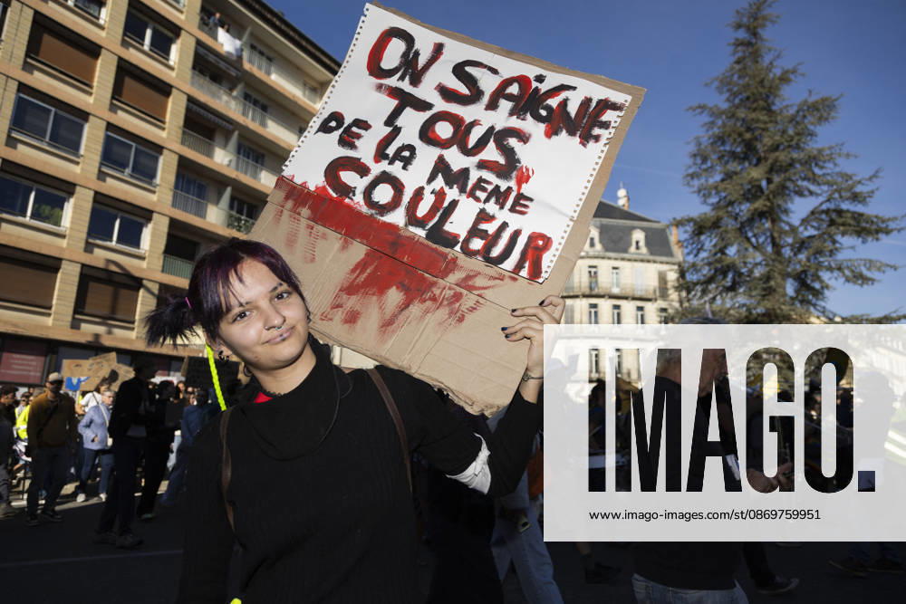 High Cost of Living Protest - Gap A demonstrator holds a sign reading On saigne tous de la même couleur ( We all bleed the same colour ) during the march in Gap, France, on October 17, 2026. Photo by Thibaut Durand ABACAPRESS.COM Gap Provence-Alpes-Cote d Azur France