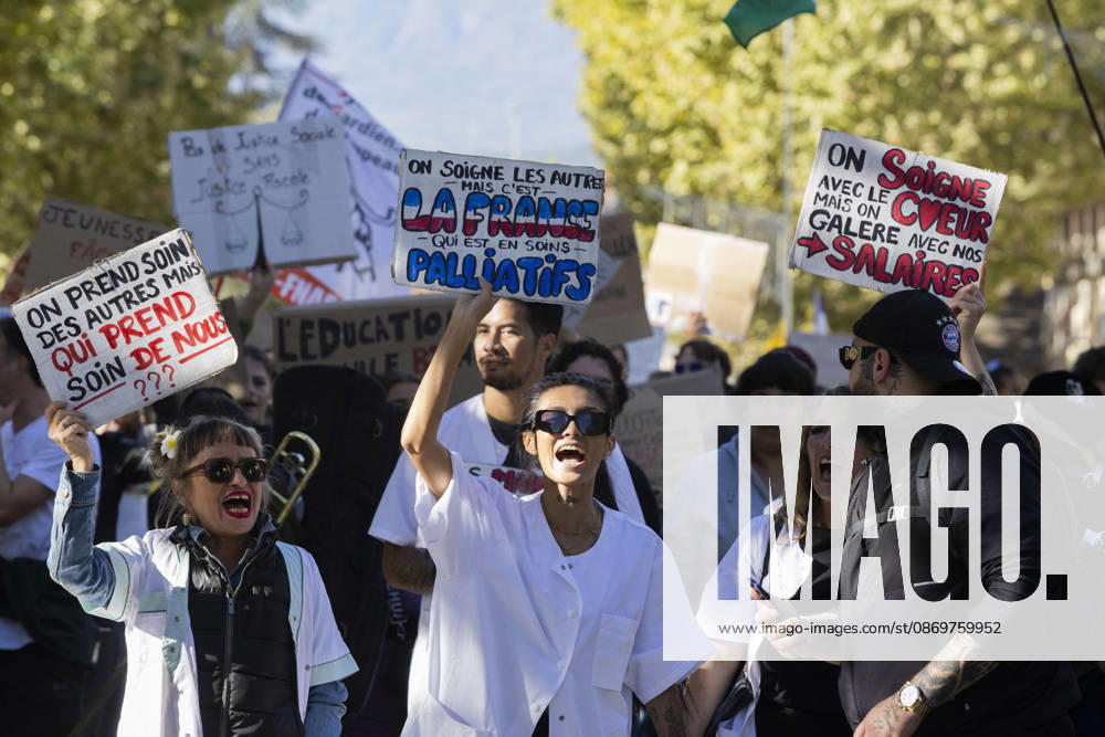 High Cost of Living Protest - Gap Demonstrators chant and hold placards during the march in Gap, France, on October 17, 2026. A sign reads On soigne les nôtres, on prend soin des Palestiniens ( We care for our own; we care for Palestinians ). Photo by Thibaut Durand ABACAPRESS.COM Gap Provence-Alpes-Cote d Azur France