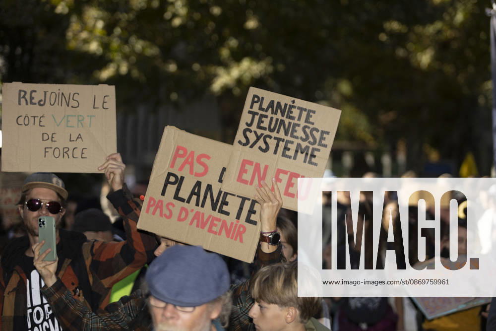 High Cost of Living Protest - Gap Demonstrators carry signs reading Rejoins le côté vert de la force ( Join the green side of the Force ) and Pas de planète, pas d’avenir ( No planet, no future ) during the march in Gap, France, on October 17, 2026. Photo by Thibaut Durand ABACAPRESS.COM Gap Provence-Alpes-Cote d Azur France