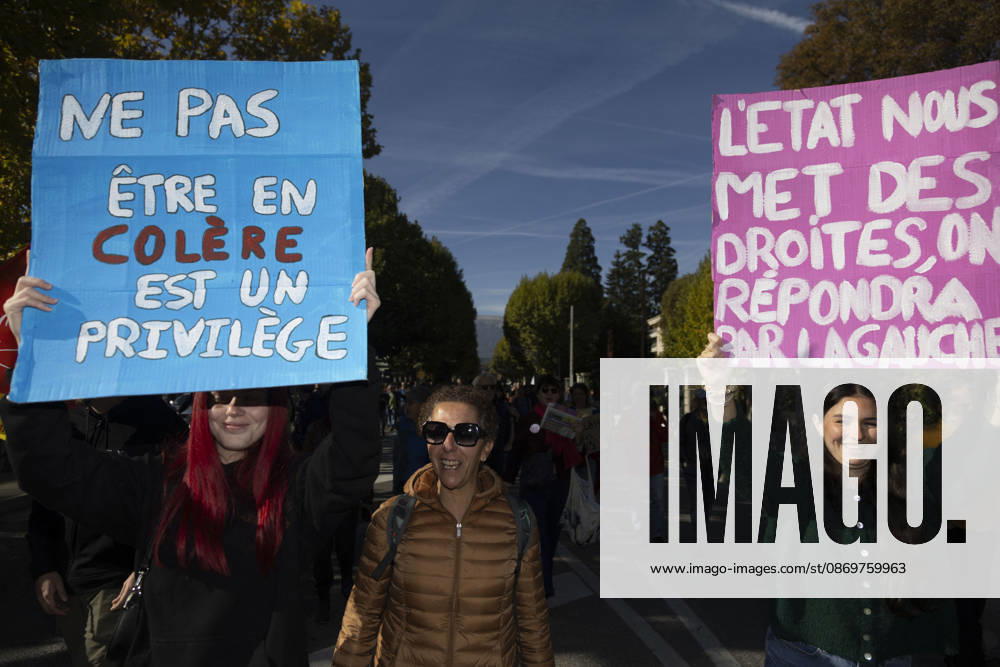 High Cost of Living Protest - Gap Demonstrators hold signs reading Ne pas être en colère est un privilège ( Not being angry is a privilege ) and L’État nous met des droites, on répondra par la gauche ( The state lands right-wing punches; we will answer from the left ) during the march in Gap, France, on October 17, 2026. Photo by Thibaut Durand ABACAPRESS.COM Gap Provence-Alpes-Cote d Azur France