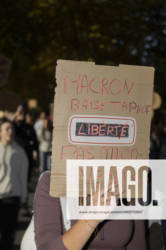 High Cost of Living Protest - Gap A demonstrator holds a sign with the words Liberté ( Freedom ) and Pas mon avenir ( Not my future ) during the march in Gap, France, on October 17, 2026. The remaining wording is not fully legible. Photo by Thibaut Durand ABACAPRESS.COM Gap Provence-Alpes-Cote d Azur France
