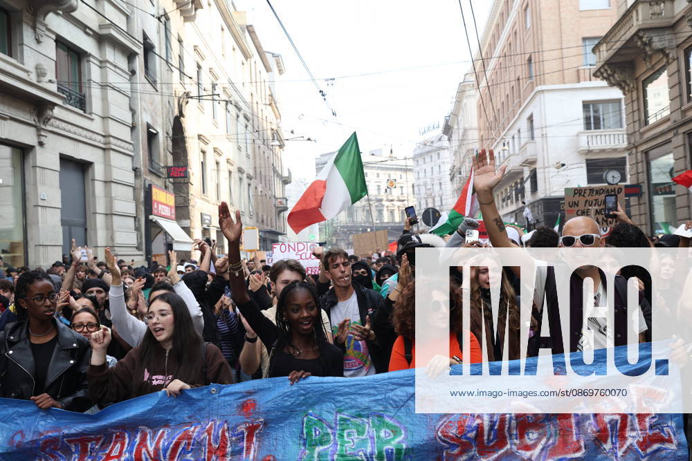 Demonstration by Italia in Piazza - Milano Demonstration by Italia in Piazza, the grassroots movement of students and young workers taking to the streets in 15 Italian cities in Milano Italy on October 17 2026. Photo by Francesco Enriquez IPA ABACAPRESS.COM Milano Italy