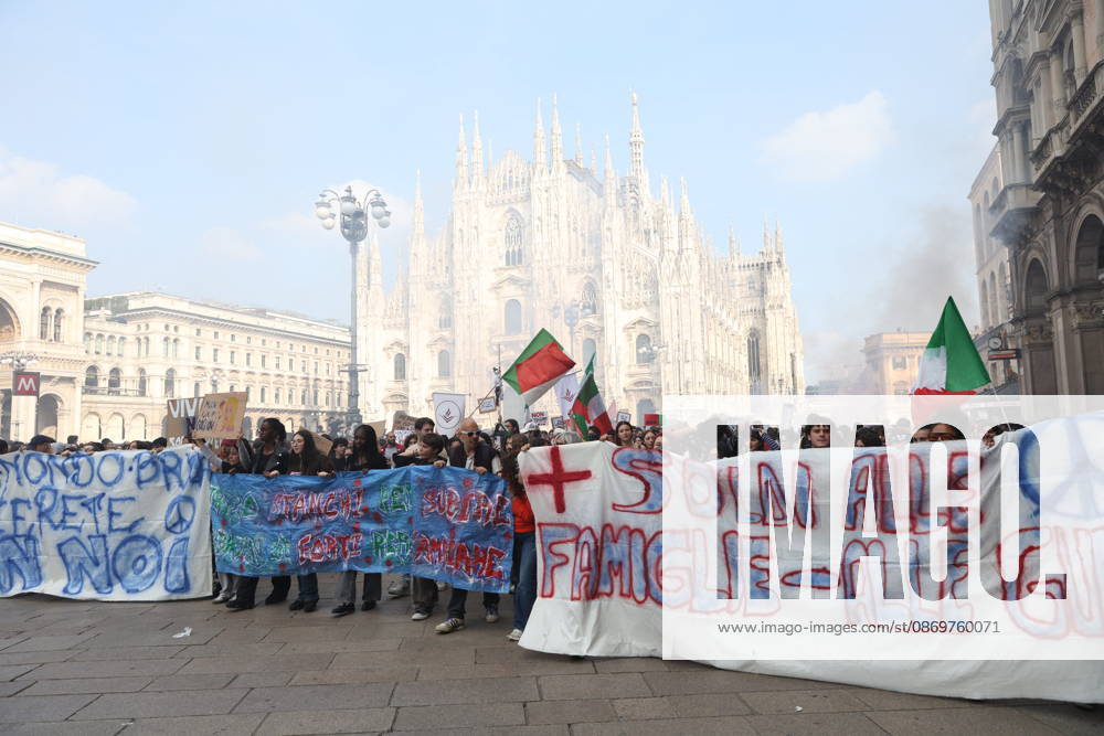 Demonstration by Italia in Piazza - Milano Demonstration by Italia in Piazza, the grassroots movement of students and young workers taking to the streets in 15 Italian cities in Milano Italy on October 17 2026. Photo by Francesco Enriquez IPA ABACAPRESS.COM Milano Italy