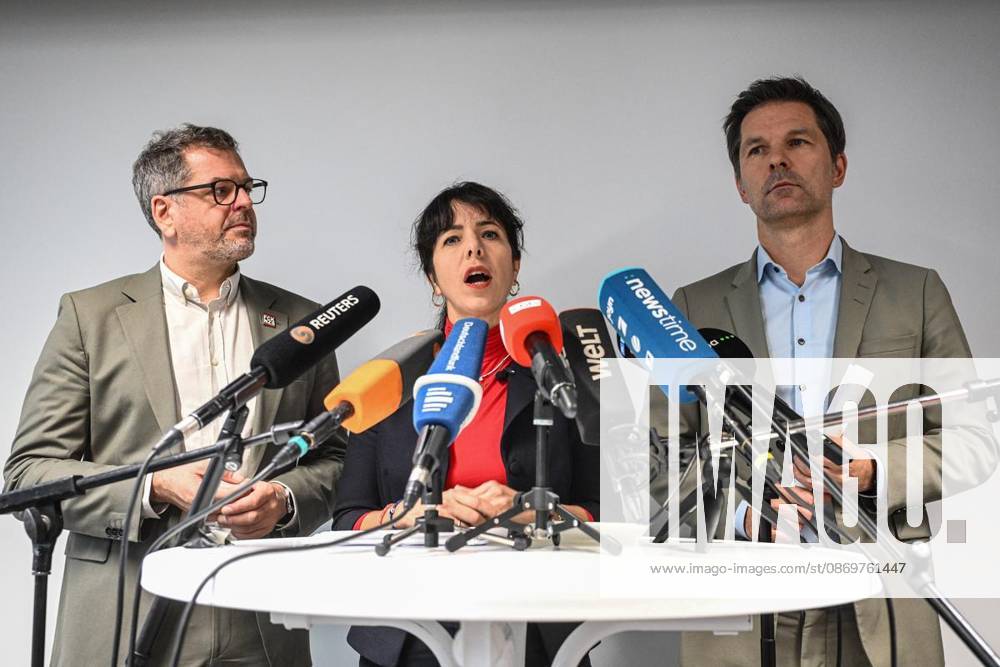 Regierungsbildung nach der Wahl zum Berliner Abgeordnetenhaus Werner Graf (l-r, Bündnis90 Die Grünen), Spitzenkandidat seiner Partei, Elif Eralp (Linke), Spitzenkandidatin ihrer Partei und Steffen Krach (SPD) Spitzenkandidat seiner Partei, nach Vorgesprächen zur Regierungsbildung im Haus der Statistik, fotografiert am 17.10.2026 in Berlin. Die Parteien haben den Beginn von Koaltionsverhandlungen beschlossen. Berlin Berlin Berlin