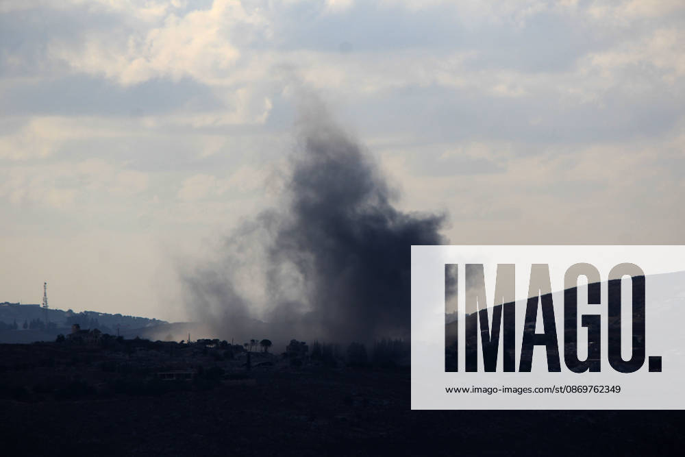 Israeli forces attack Lebanon despite ceasefire Israil ordusu, ateskese ve çerçeve anlasmasina ragmen Lübnan’in güneyindeki bölgelere yönelik hava saldirilarini sürdürüyor. Dogu Zutar ve Kefertibnit beldelerine düzenlenen saldirilarin ardindan bölgeden dumanlar yükseldi. Ramiz Dallah Anadolu Nabatieh Lebanon. Editorial use only. Please get in touch for any other usage.